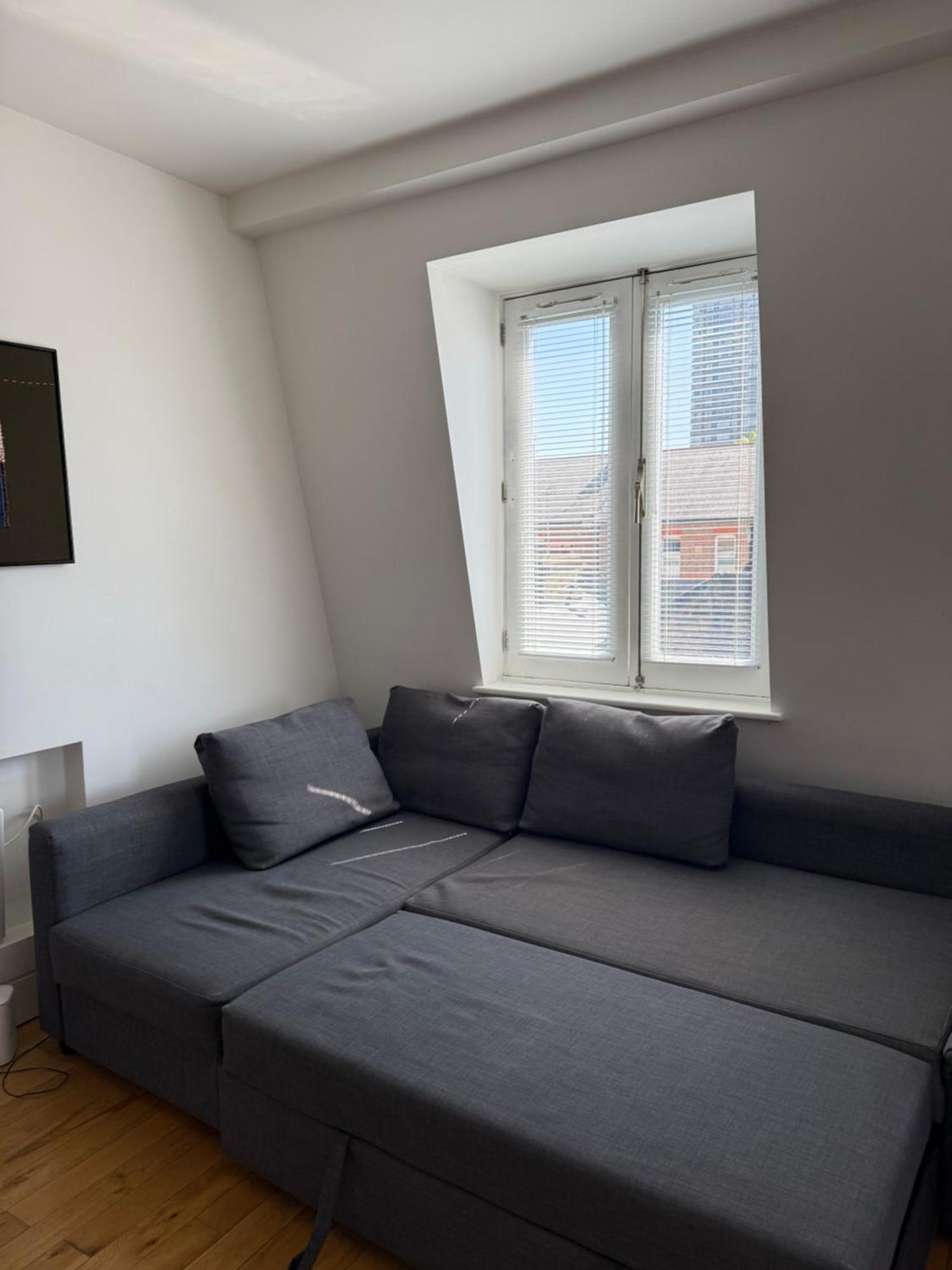 Apartment , Bright And Modern Flat Up To 4 People *